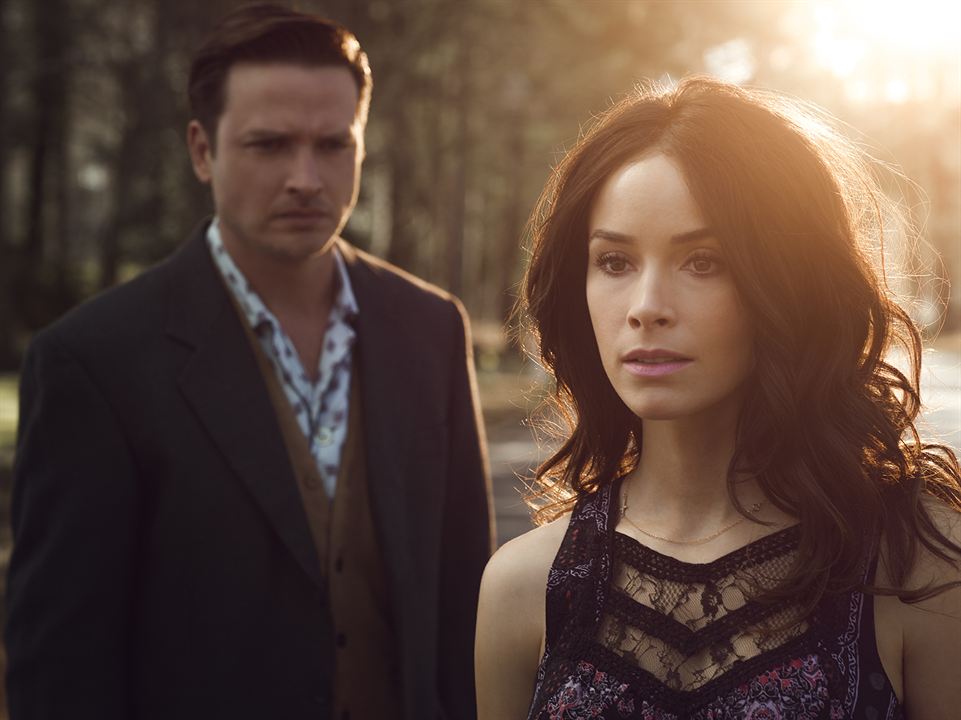 Photo Abigail Spencer, Aden Young