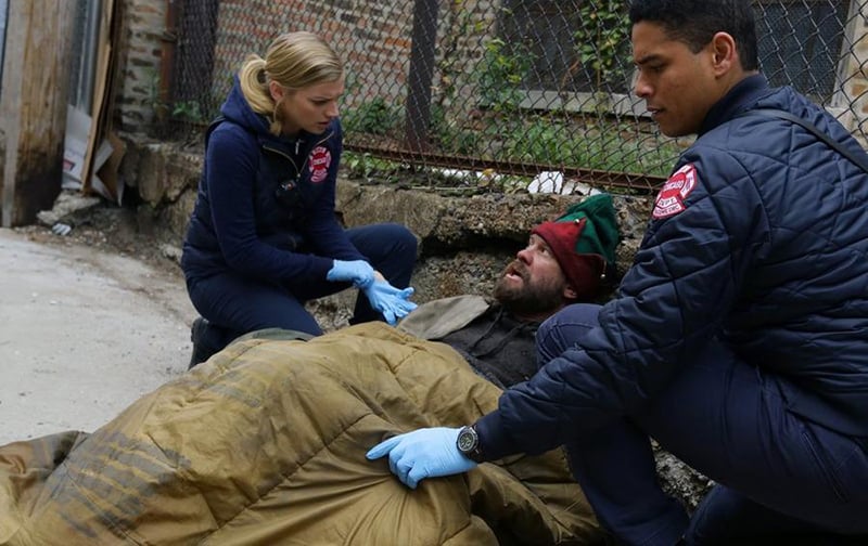 Chicago Fire : Photo Charlie Barnett, Kara Killmer