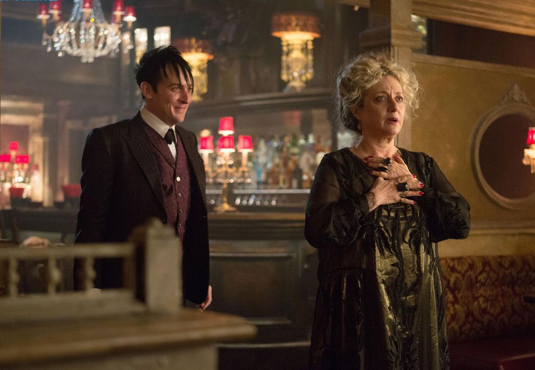 Gotham (2014) : Photo Robin Lord Taylor, Carol Kane