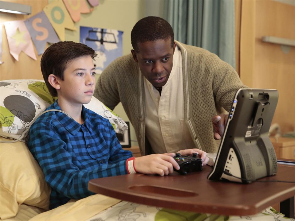 Red Band Society : Photo Griffin Gluck, Adrian Lester