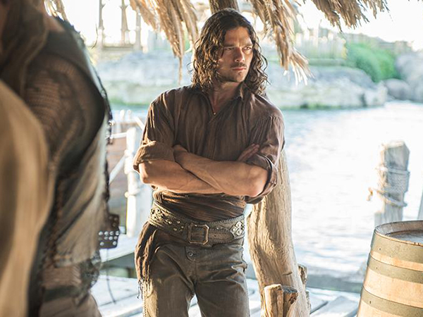 Black Sails : Photo Luke Arnold