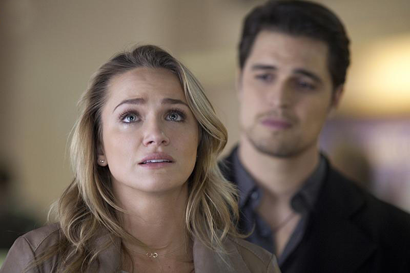 The Messengers : Photo Diogo Morgado, Shantel VanSanten