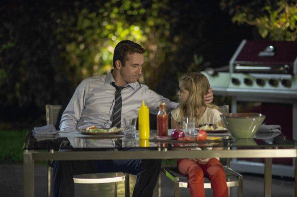 Whispers : Photo Barry Sloane, Kylie Rogers