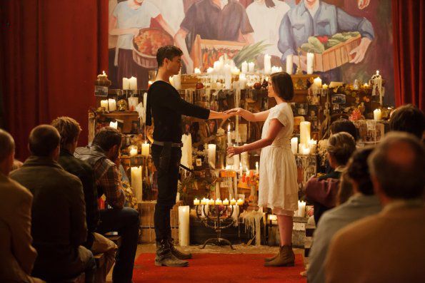 Dominion : Photo Tom Wisdom, Olivia Mace