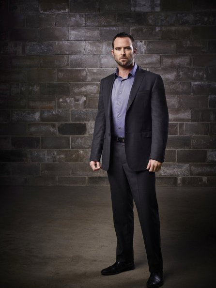 Photo Sullivan Stapleton