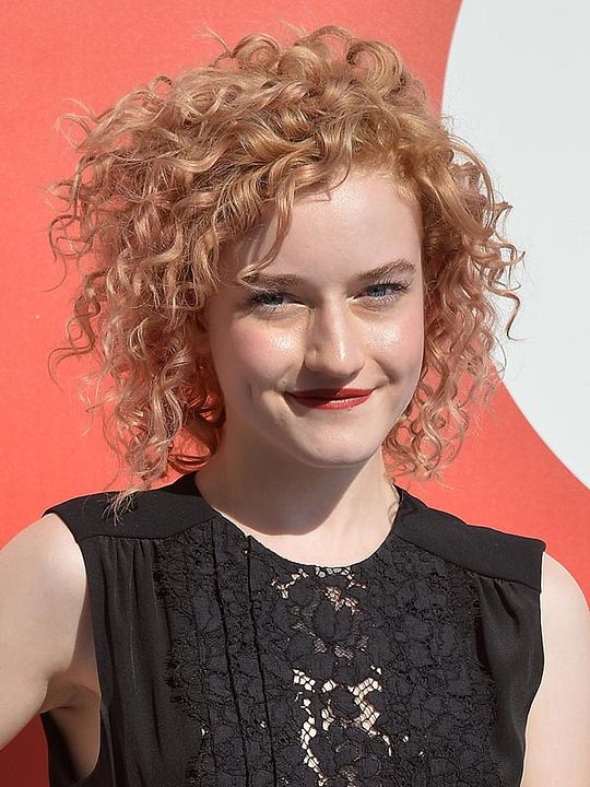Affiche Julia Garner
