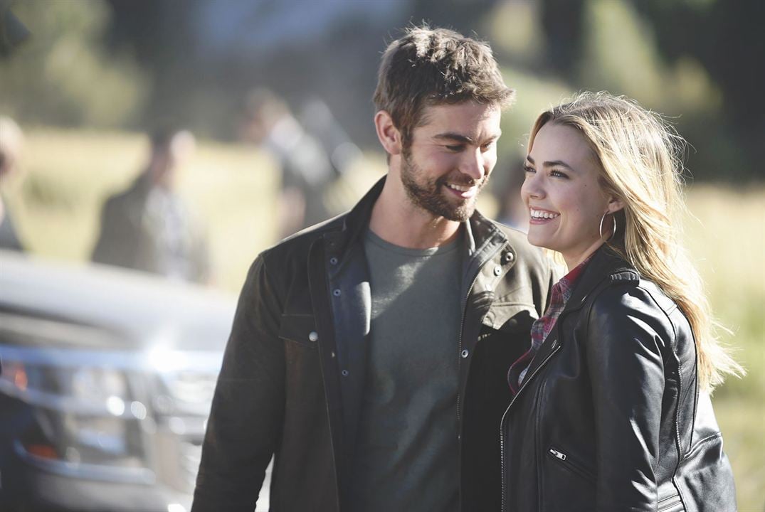 Blood and Oil : Photo Chace Crawford, Rebecca Rittenhouse