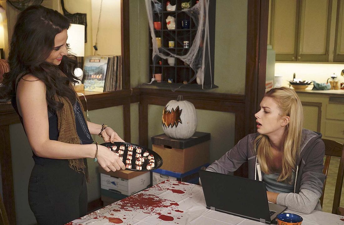 Stitchers : Photo Allison Scagliotti, Emma Ishta