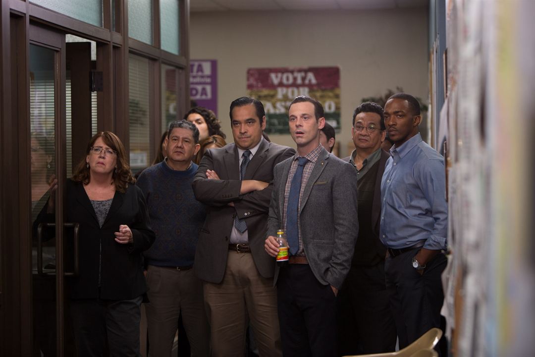Photo Scoot McNairy, Ann Dowd, Dominic Flores, Anthony Mackie