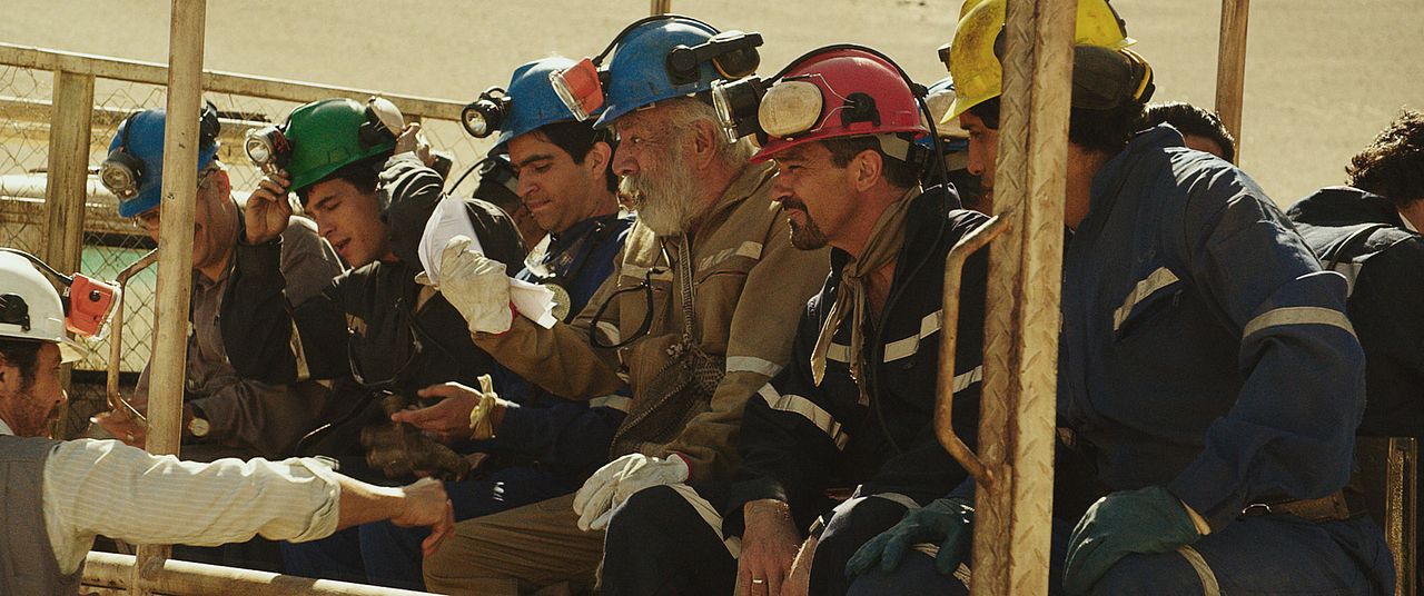 The 33 : Photo Mario Casas, Antonio Banderas, Lou Diamond Phillips