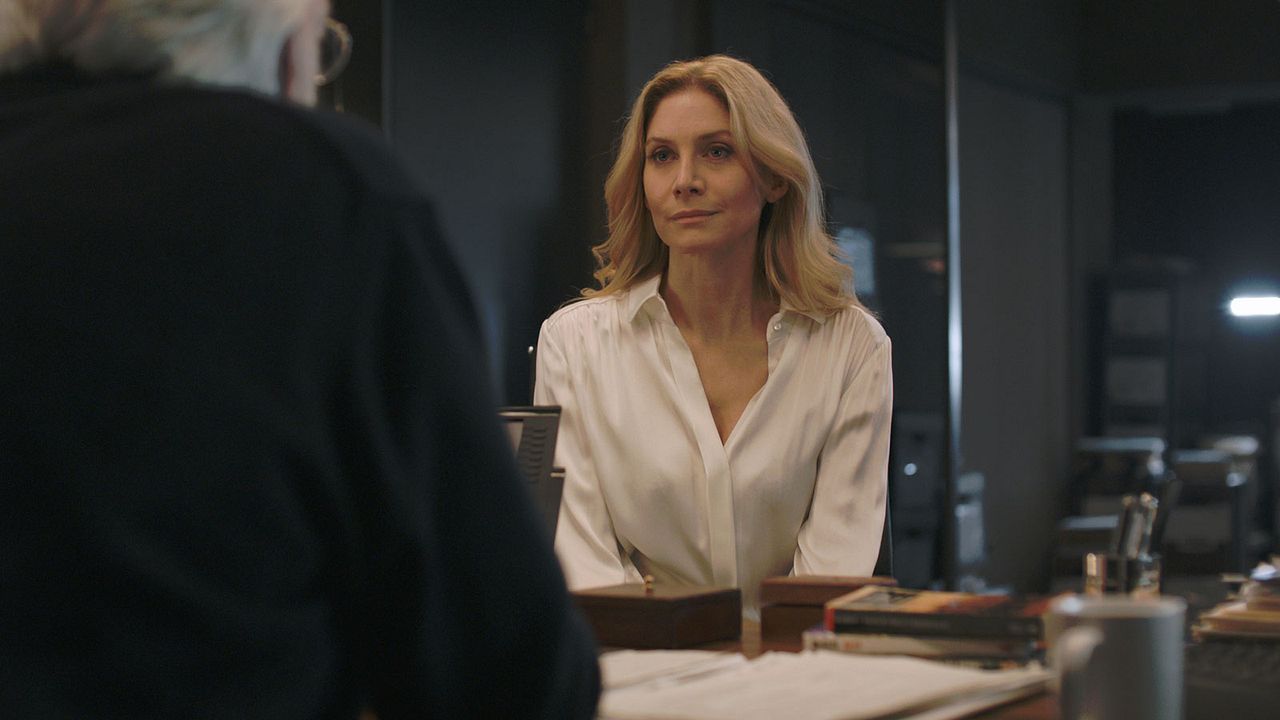 Crossing Lines : Photo Elizabeth Mitchell