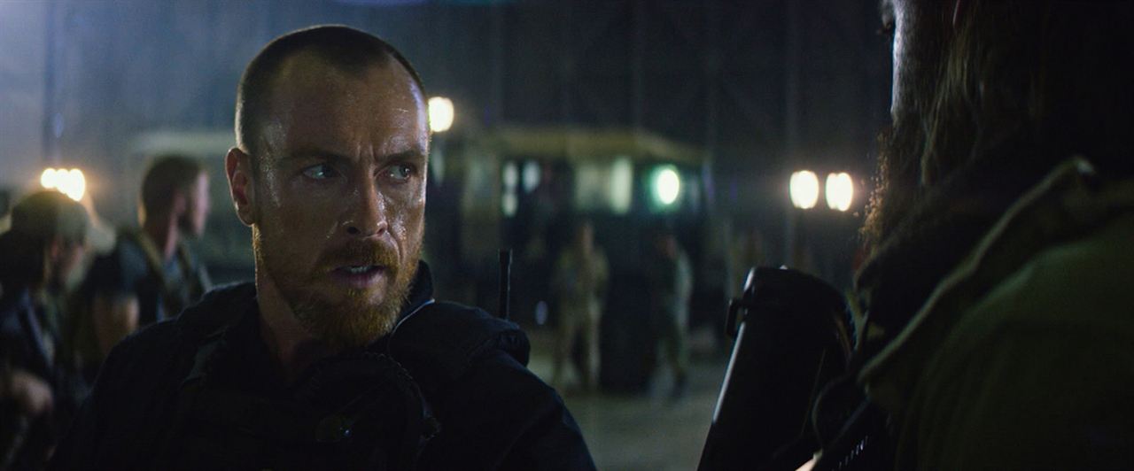 13 Hours : Photo Toby Stephens