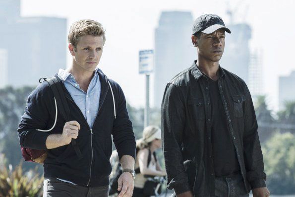 Colony : Photo Charlie Bewley, Tory Kittles