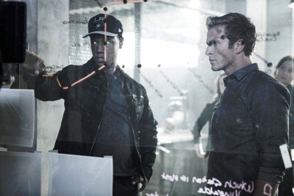 Colony : Photo Tory Kittles, Charlie Bewley