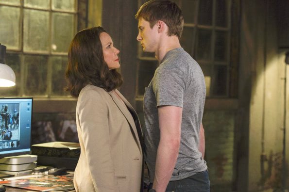 Damien : Photo Bradley James (II), Barbara Hershey