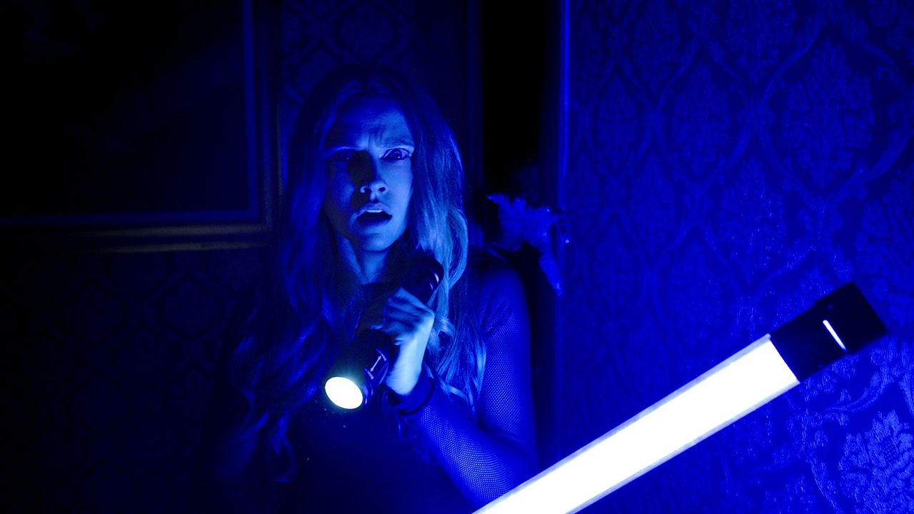 Dans le noir : Photo Teresa Palmer
