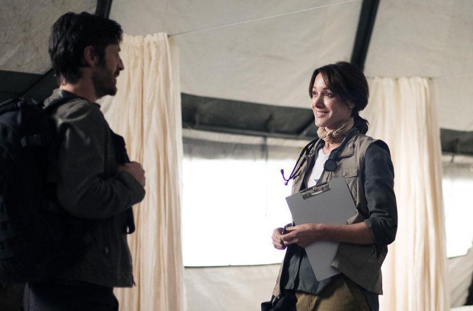 Night Shift : Photo Jennifer Beals, Eoin Macken