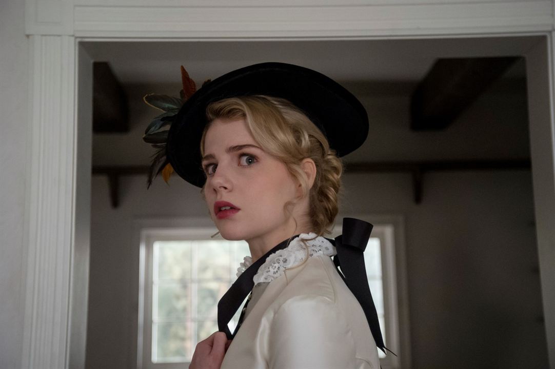 I Am The Pretty Thing That Lives In The House : Photo Lucy Boynton