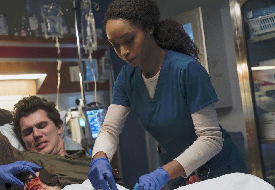 Chicago Med : Photo Yaya DaCosta, Nick Marini