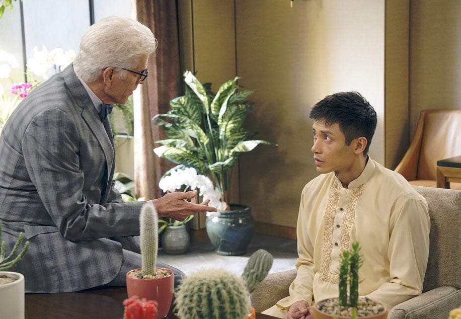 The Good Place : Photo Ted Danson, Manny Jacinto