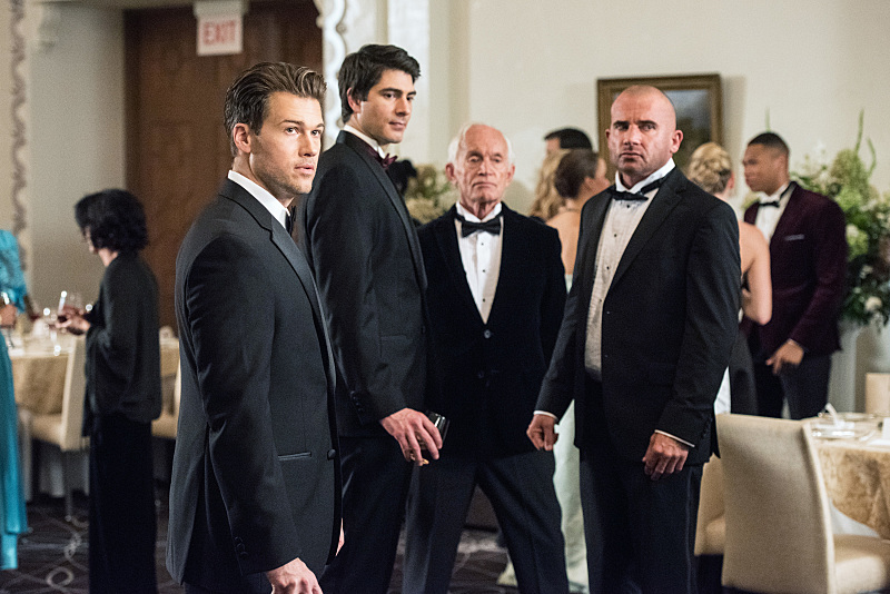 DC's Legends of Tomorrow : Photo Lance Henriksen, Nick Zano, Dominic Purcell, Brandon Routh