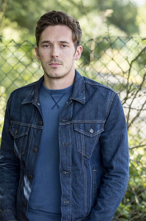 Humans : Photo Sam Palladio