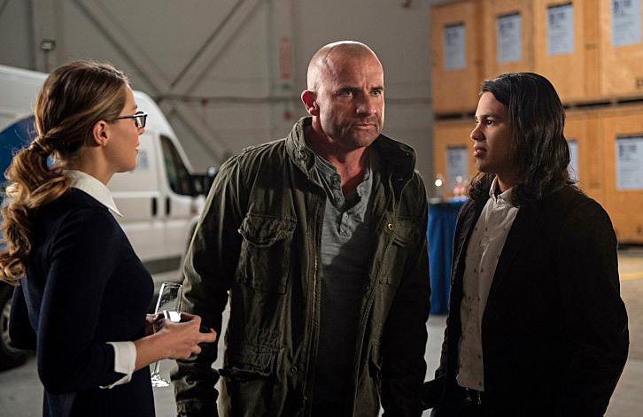 DC's Legends of Tomorrow : Photo Melissa Benoist, Carlos Valdes, Dominic Purcell
