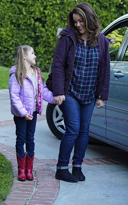American Housewife (2016) : Photo Julia Butters, Katy Mixon