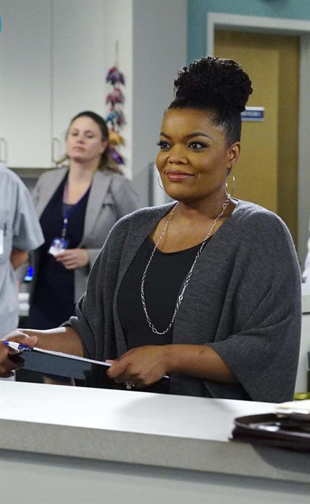 Dr. Ken : Photo Yvette Nicole Brown