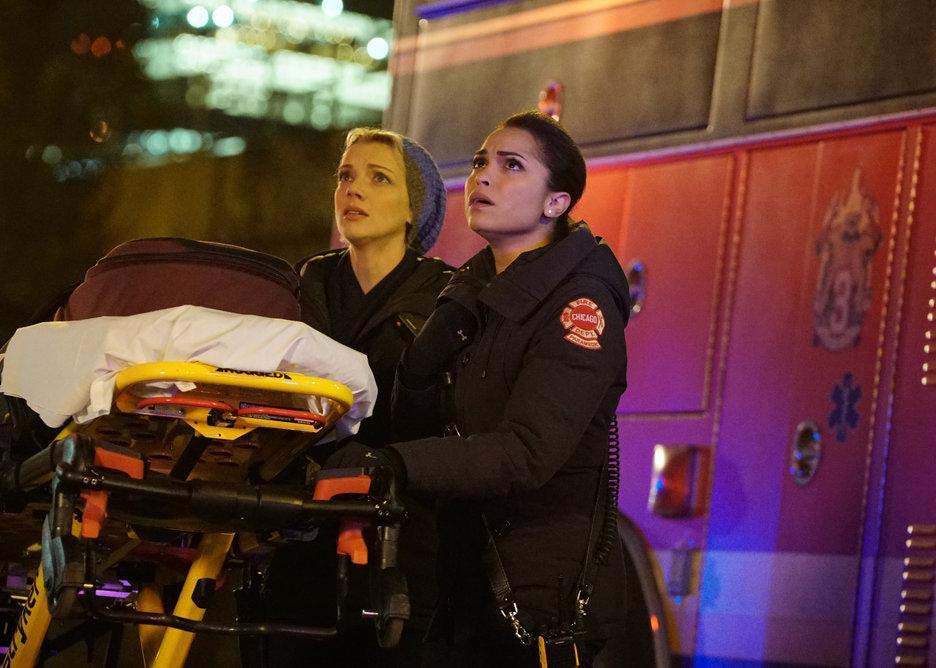 Chicago Fire : Photo Kara Killmer, Monica Raymund