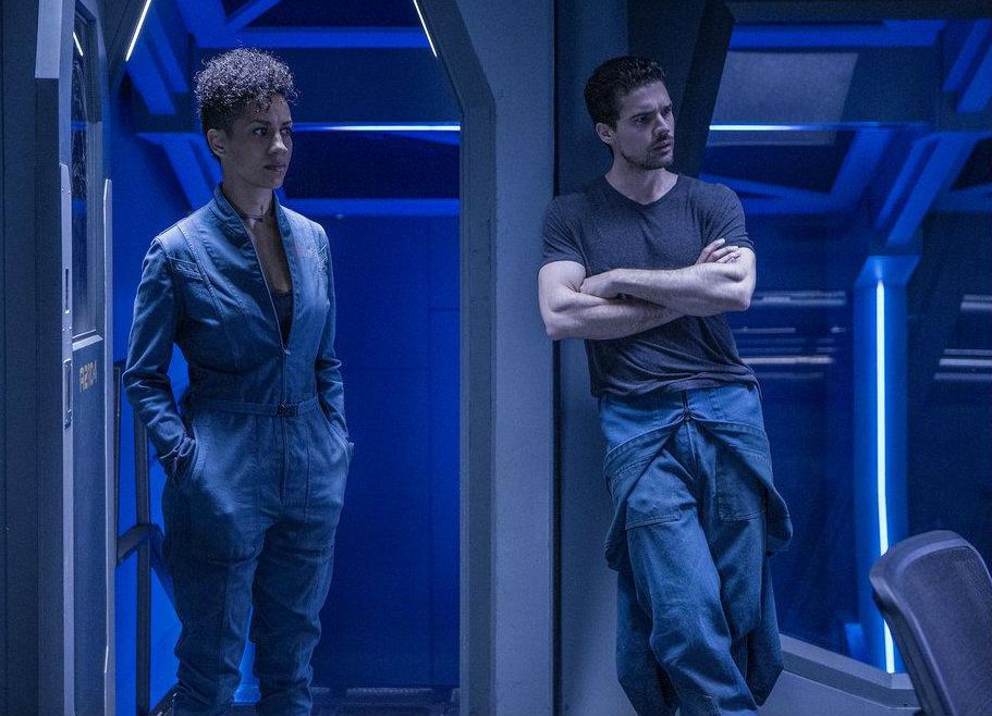 The Expanse : Photo Dominique Tipper, Steven Strait