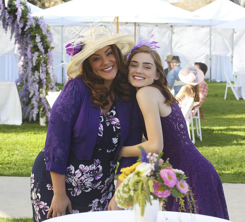 American Housewife (2016) : Photo Meg Donnelly, Katy Mixon