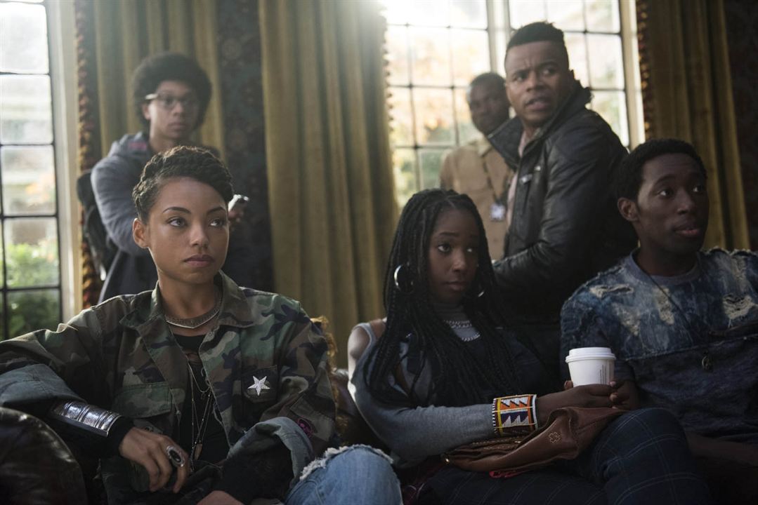 Dear White People : Photo Jeremy Tardy, Logan Browning, Marque Richardson, Ashley Blaine Featherson, DeRon Horton