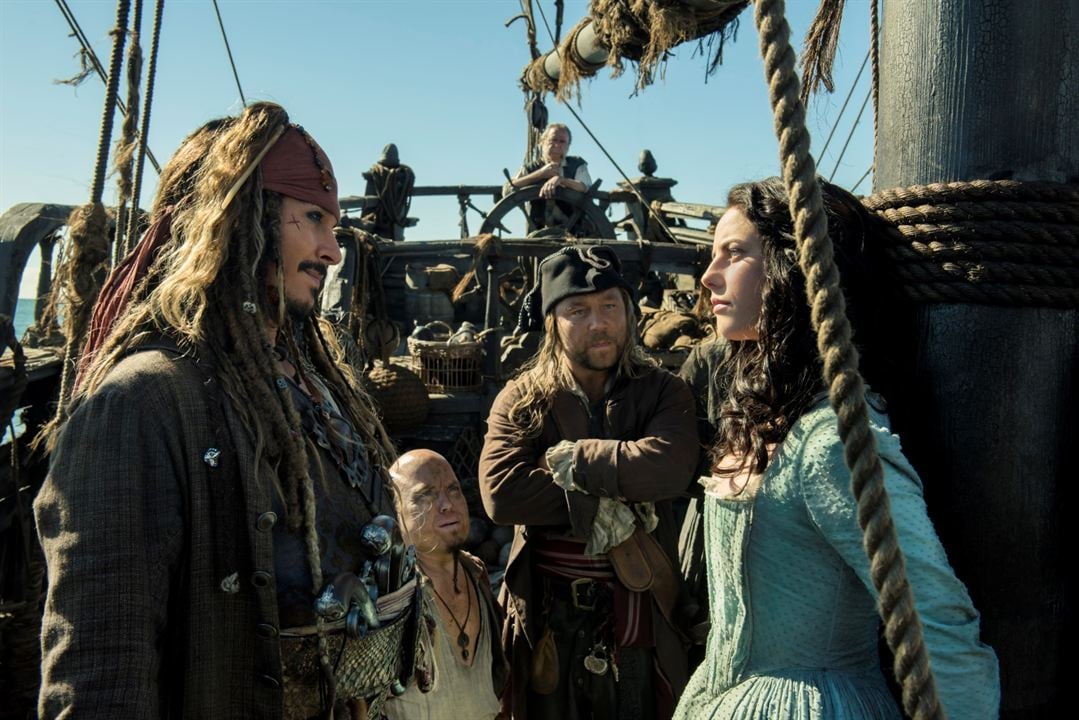 Pirates des Caraïbes : la Vengeance de Salazar : Photo Kaya Scodelario, Martin Klebba, Johnny Depp, Stephen Graham