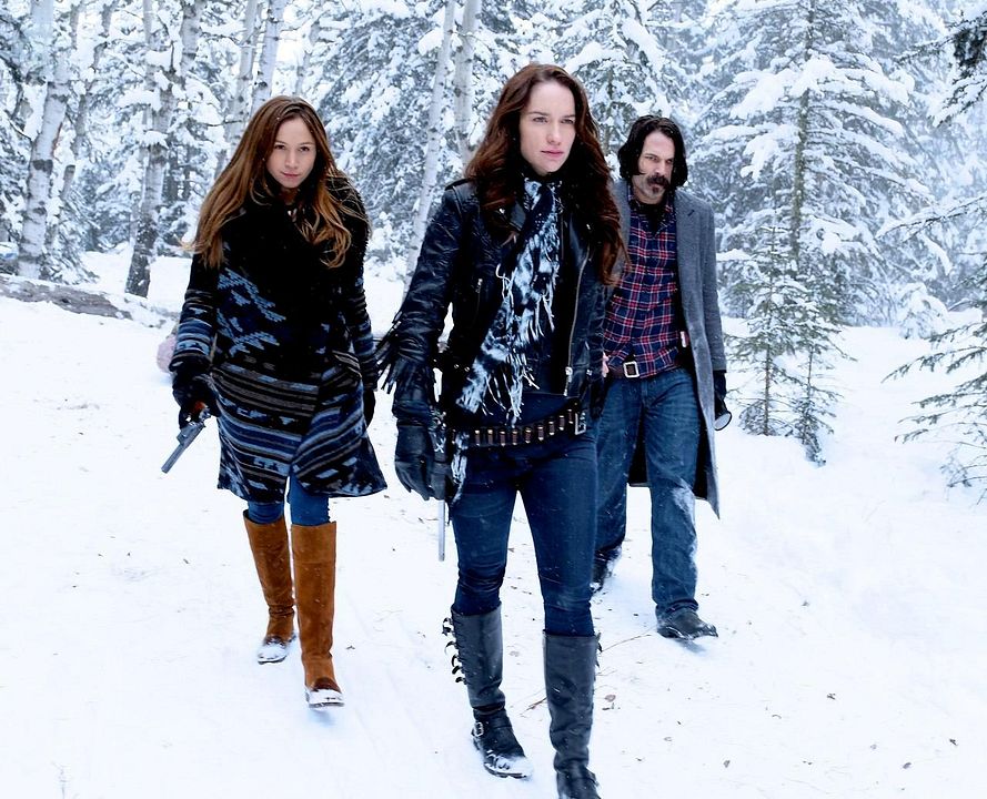 Wynonna Earp : Photo Melanie Scrofano, Dominique Provost-Chalkley, Tim Rozon