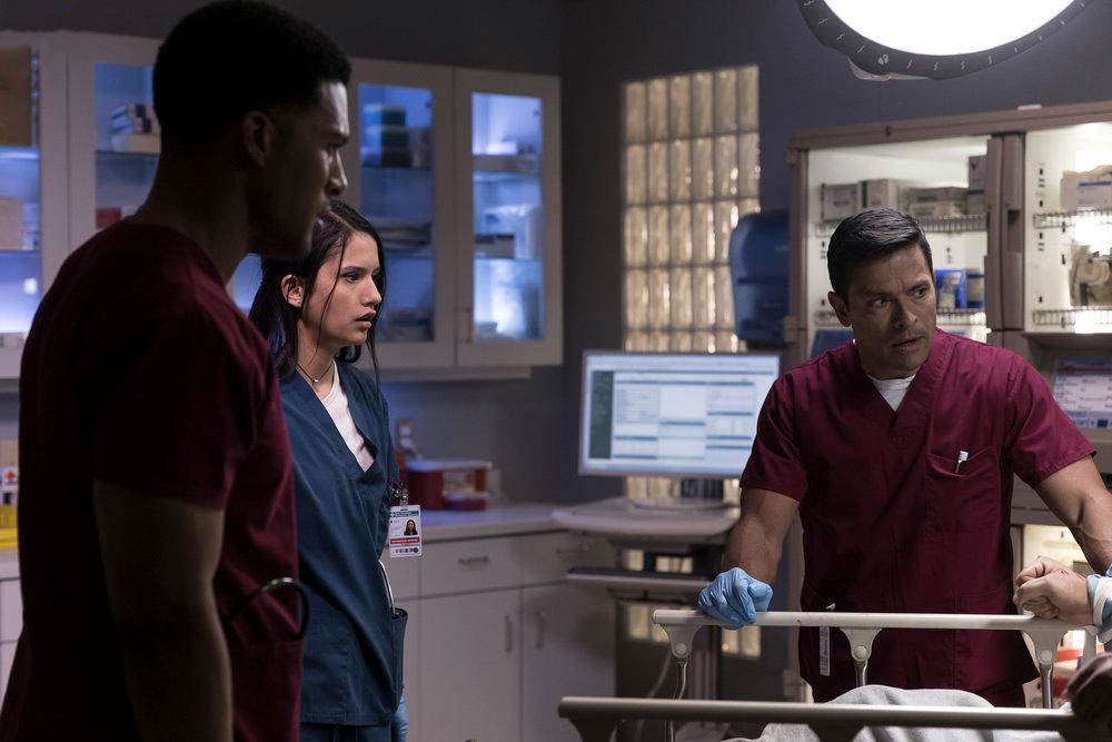 Night Shift : Photo Tanaya Beatty, Mark Consuelos, JR Lemon