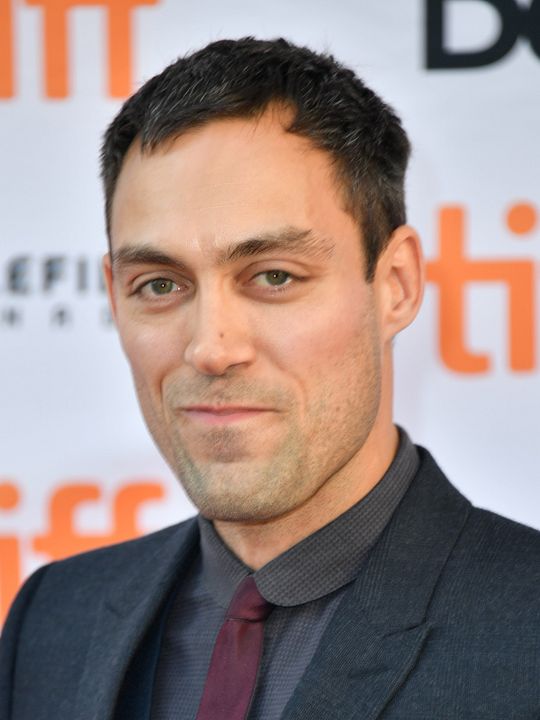 Affiche Alex Hassell