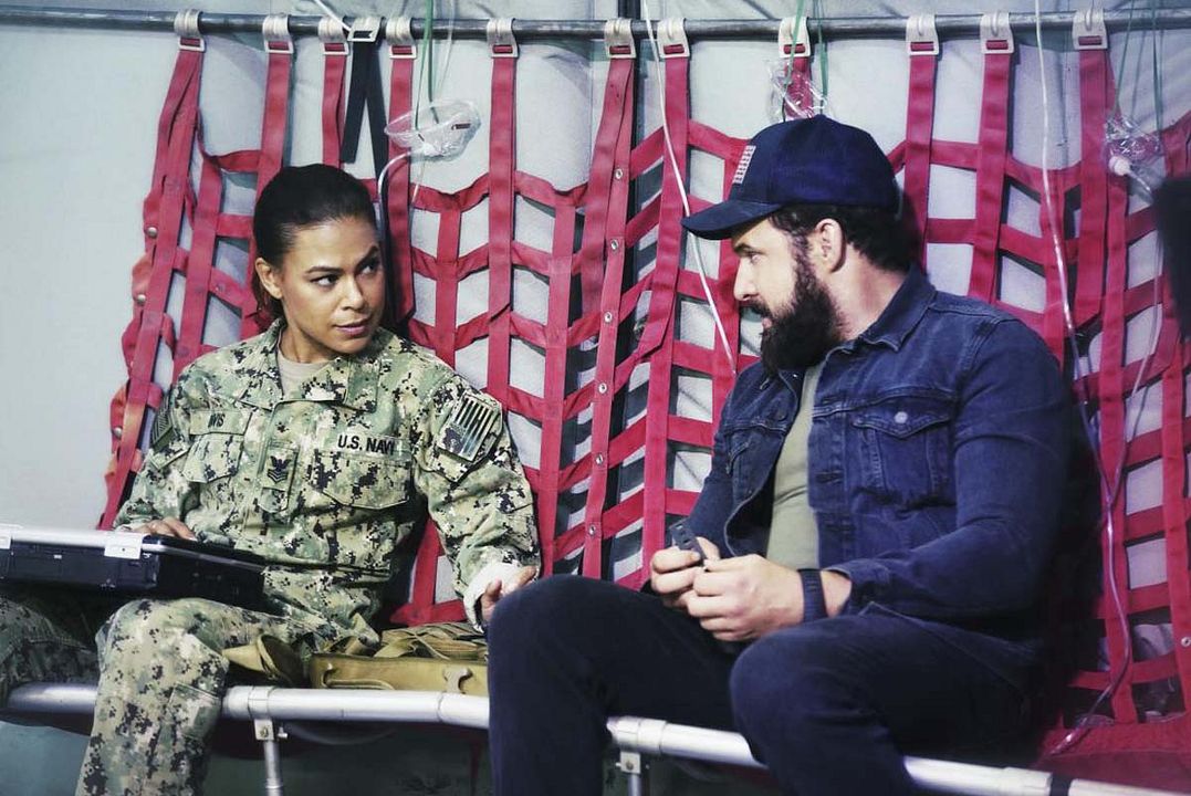 SEAL Team : Photo Toni Trucks, A.J. Buckley