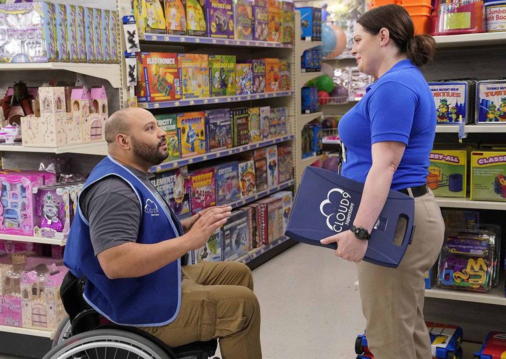 Superstore : Photo Lauren Ash, Colton Dunn