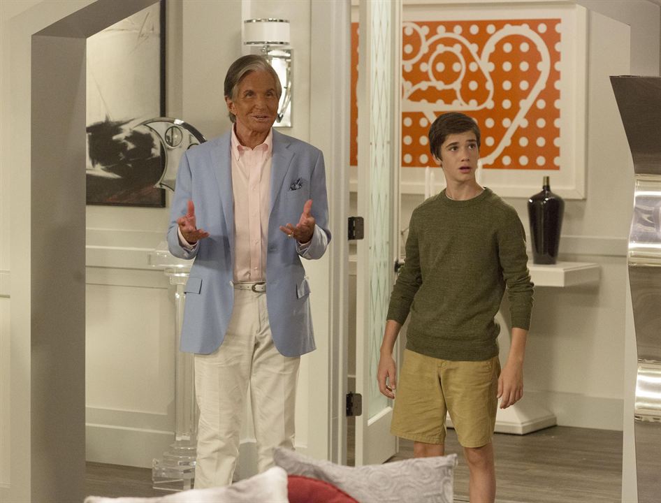 American Housewife (2016) : Photo George Hamilton, Daniel DiMaggio