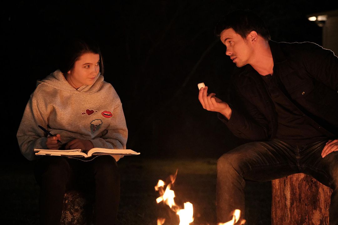 Kevin (Probably) Saves the World : Photo Jason Ritter, Chloe East