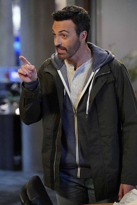 Great News : Photo Reid Scott