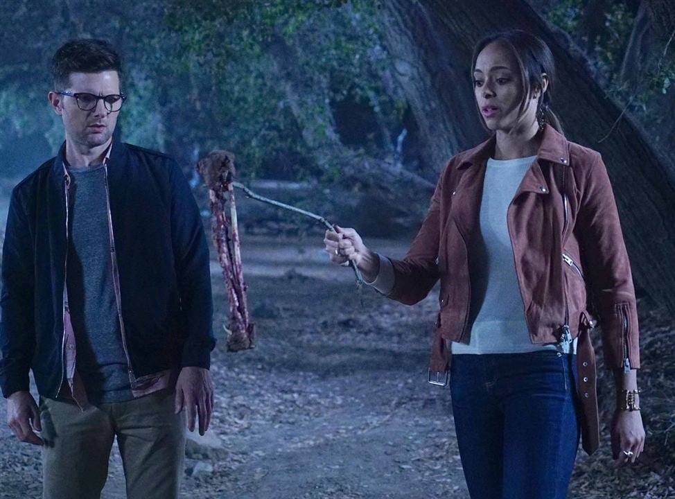 Ghosted : Photo Amber Stevens West, Adam Scott