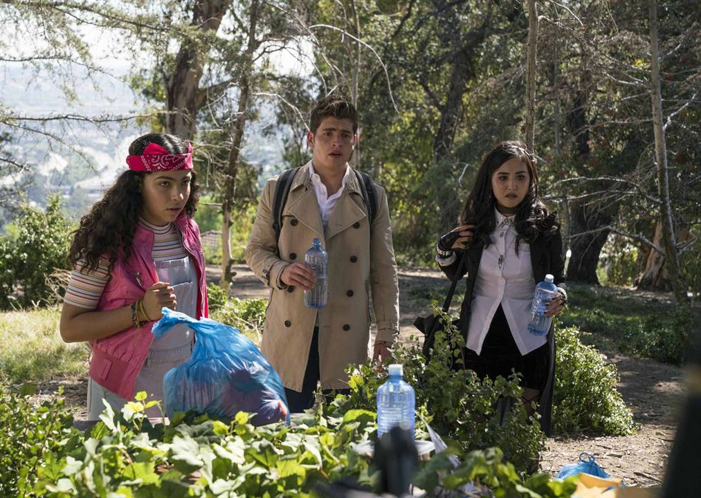 Marvel's Runaways : Photo Lyrica Okano, Gregg Sulkin, Allegra Acosta