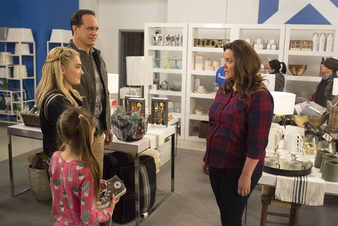 American Housewife (2016) : Photo Meg Donnelly, Katy Mixon, Diedrich Bader