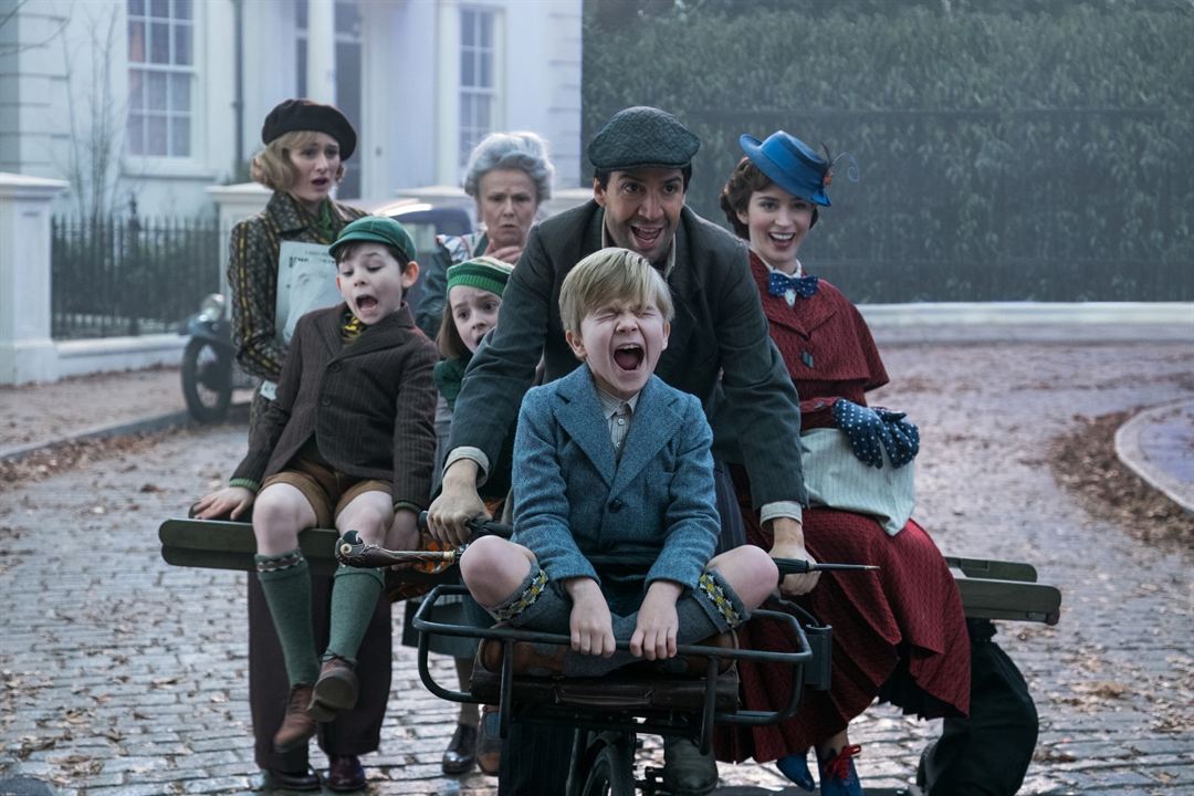 Le Retour de Mary Poppins : Photo Joel Dawson, Pixie Davies, Julie Walters, Emily Blunt, Lin-Manuel Miranda, Emily Mortimer, Nathanael Saleh