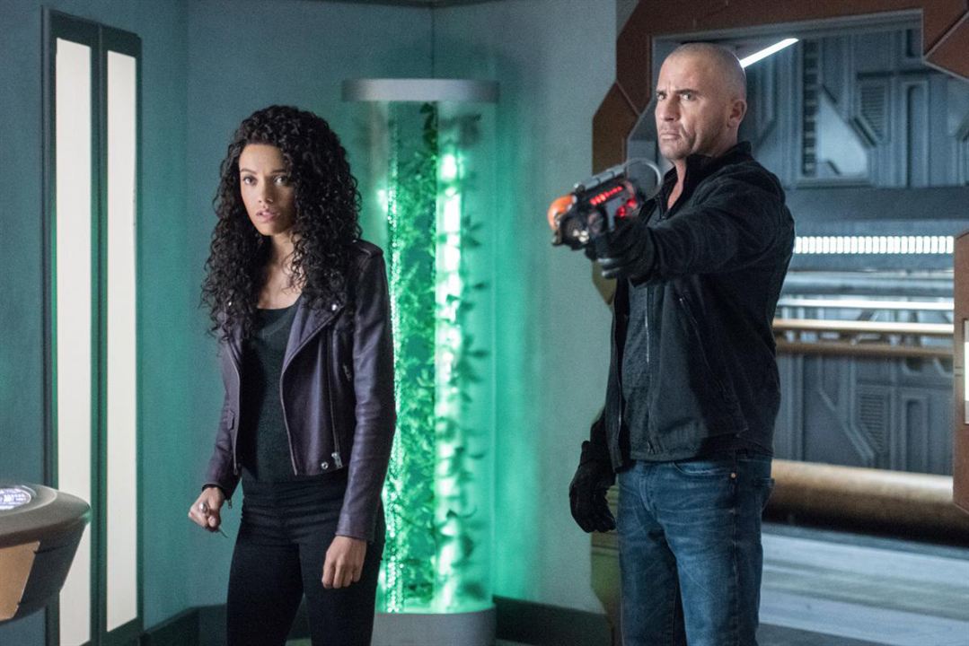 DC's Legends of Tomorrow : Photo Maisie Richardson-Sellers, Dominic Purcell