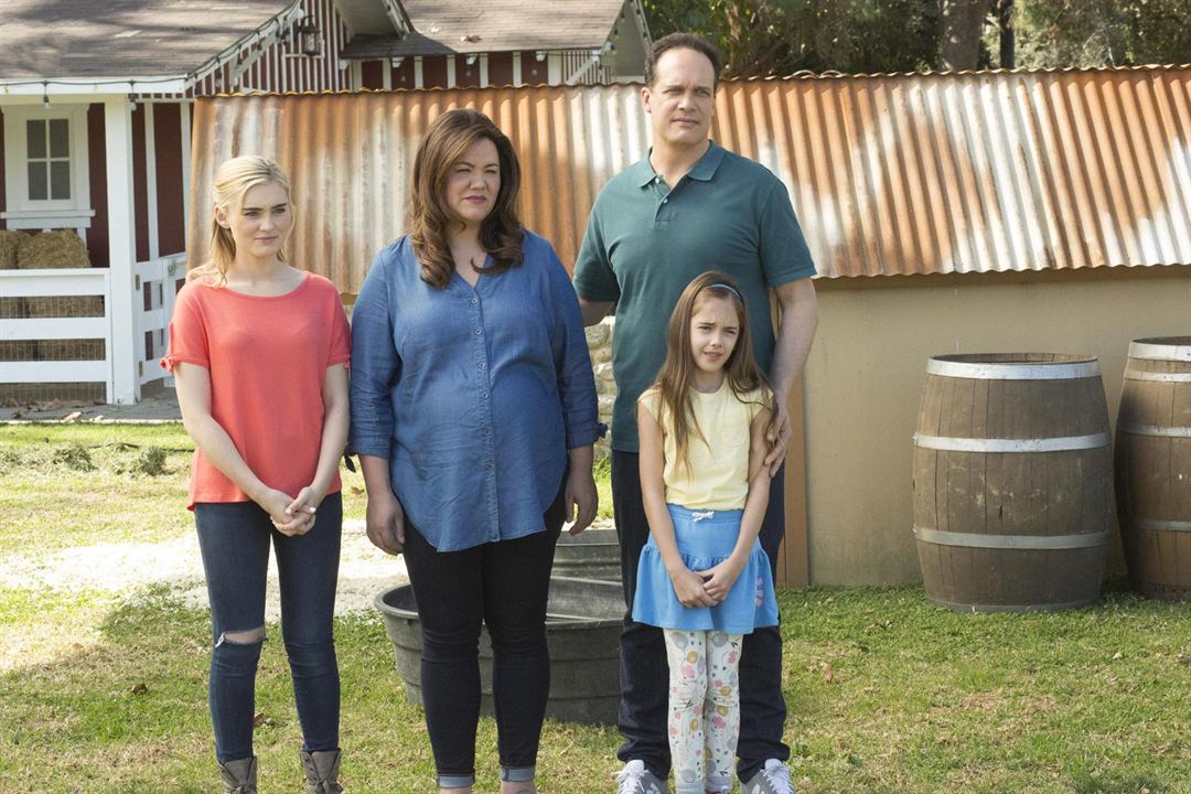 American Housewife (2016) : Photo Julia Butters, Meg Donnelly, Diedrich Bader, Katy Mixon
