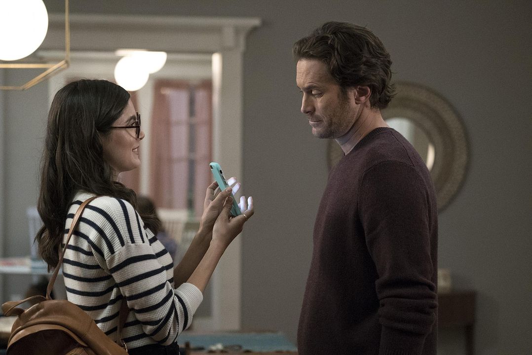 Splitting Up Together : Photo Oliver Hudson, Monica Barbaro