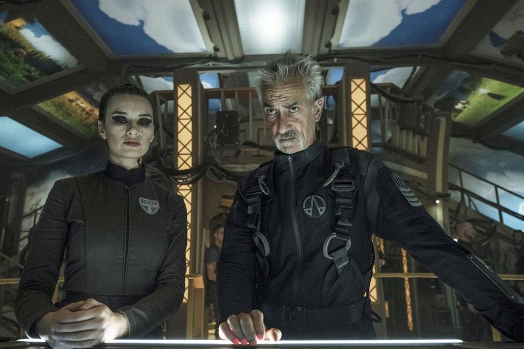 The Expanse : Photo David Strathairn, Cara Gee